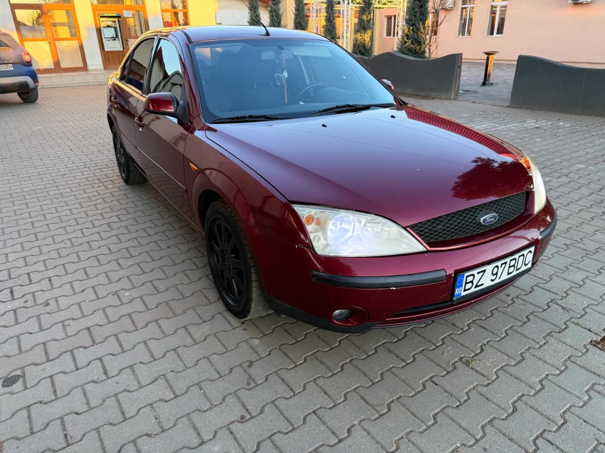 Ford Mondeo 1.8 benzină  – vedere laterală