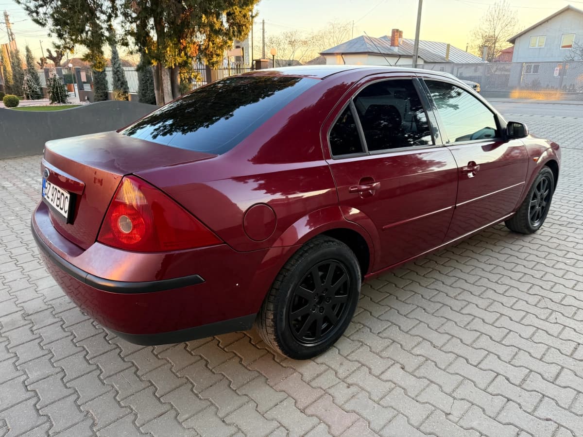 Ford Mondeo 1.8 benzină  – vedere spate