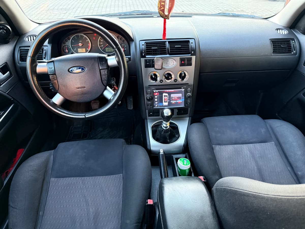 Ford Mondeo 1.8 benzină  – bord