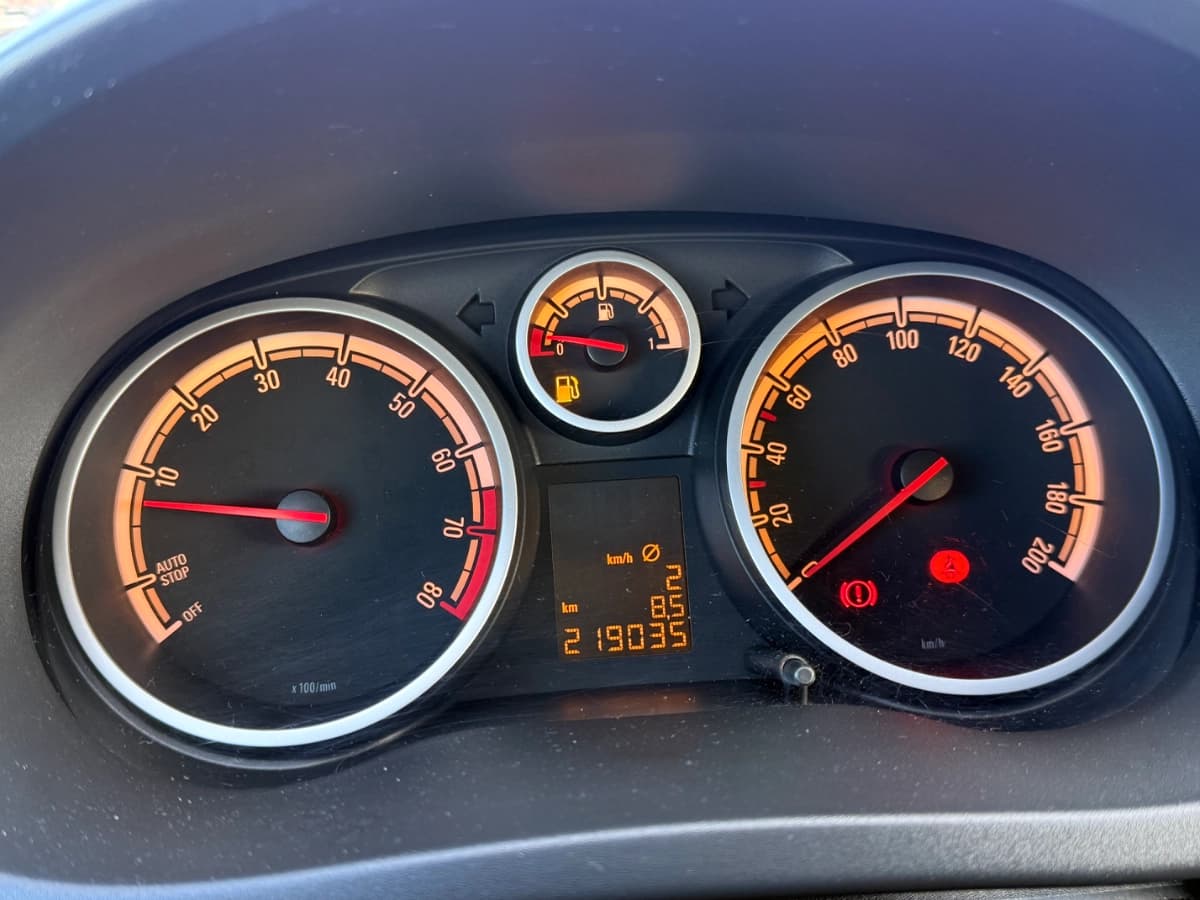 Opel  Corsa D 1.2 benzină  – roți