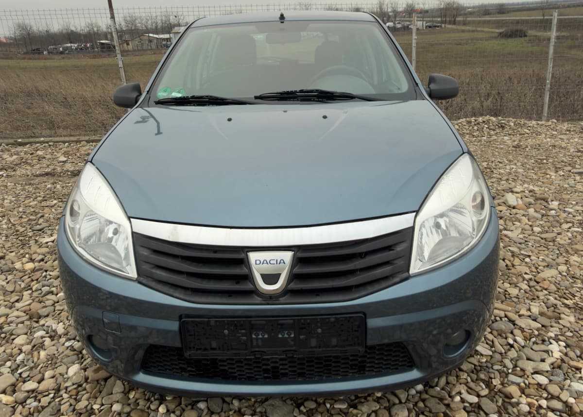Logan  Sandero 1.6 benzină  – vedere laterală